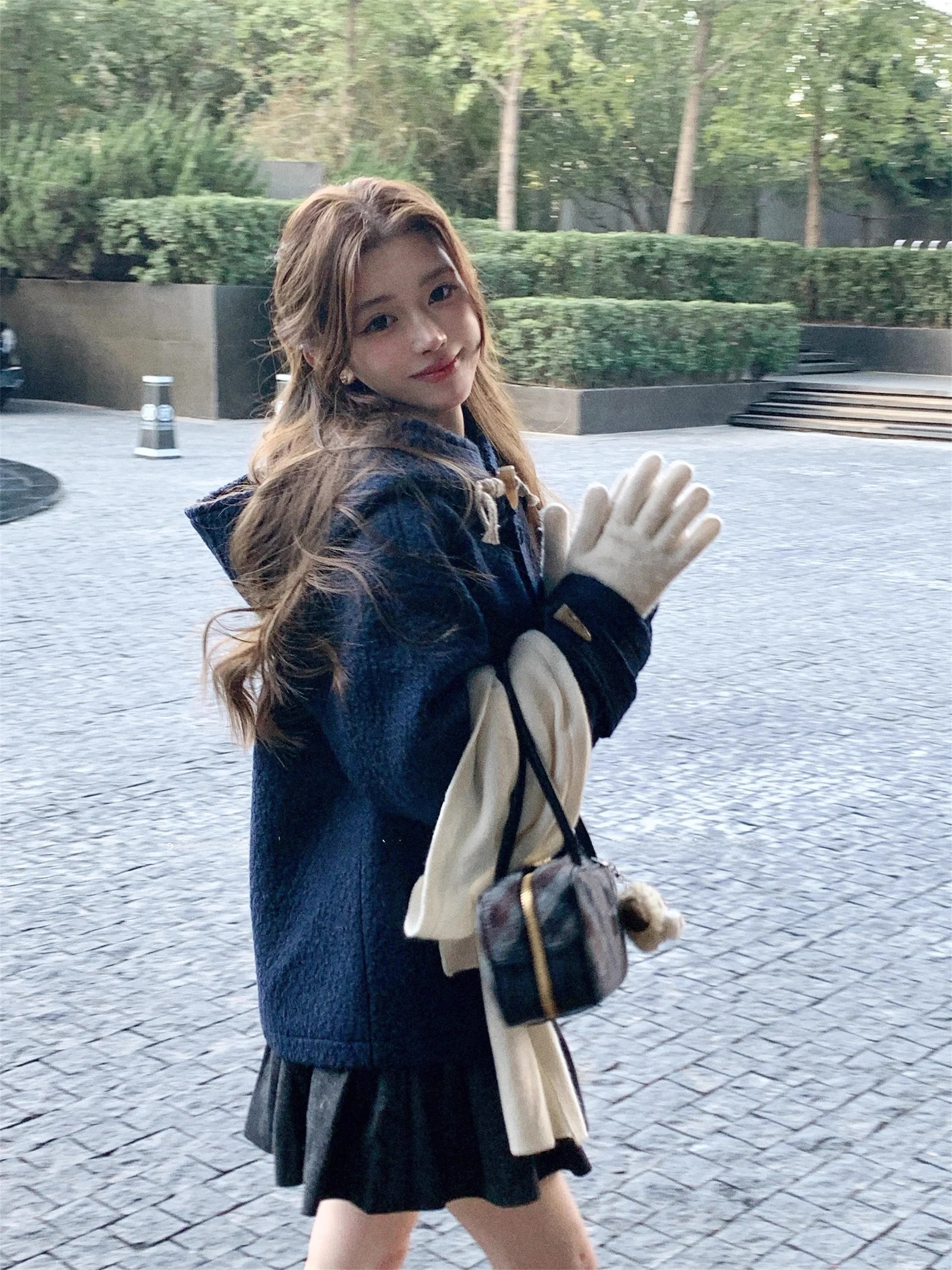 

Blue Plaid Woolen Coat Women's ort Sle with Hood Thiened Floing Button Closure Warm Winter Outerwear