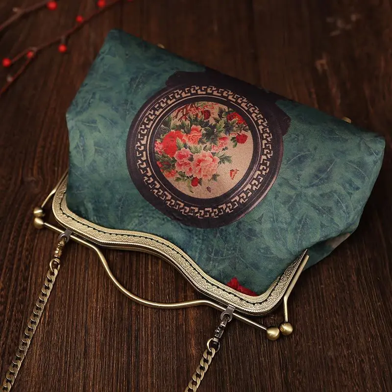 

Classic Women's Handbags Vintage Design Chain Shoulder Crossbody Bag for Ladies Fashionable And Stylish Women Bags