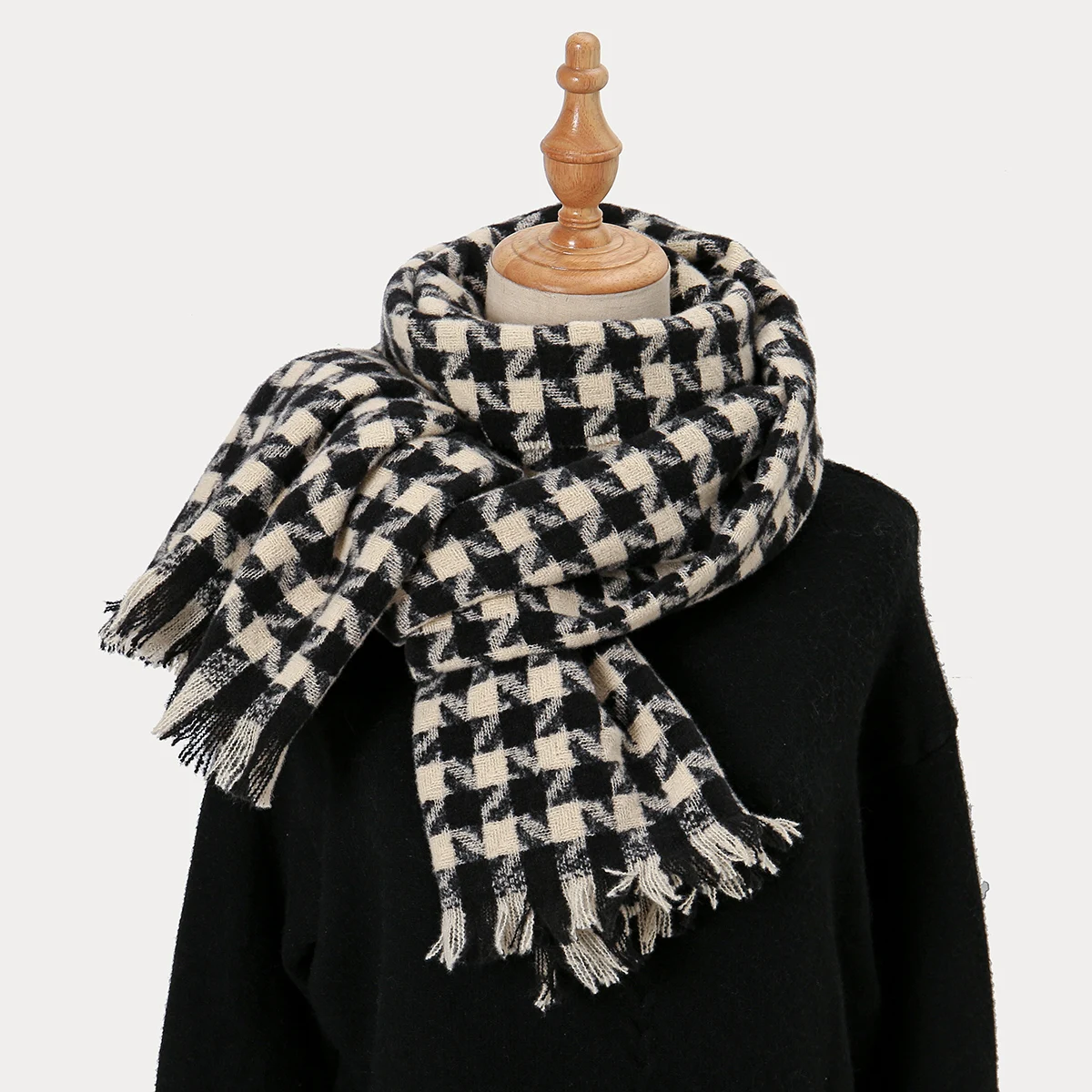 Women's Cashmere Scarf in Winter Classic Grid Pashmina Long Shawls for Lady with Tessles Muslim Hijabs Warm and Soft Outdoor