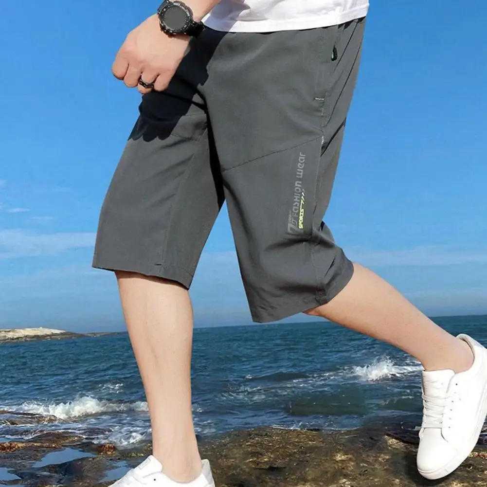 Cintura elástica masculina cortada calça com bolsos de zíper, cor sólida, macia, respirável, comprimento de meio de panturrilha, confortável