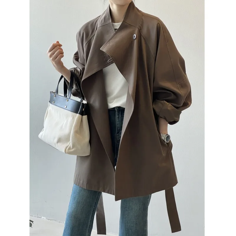 

Новый женский модный однотонный универсальный повседневный плащ со средней длины и карманами, новый стиль 2025 года, с карманами