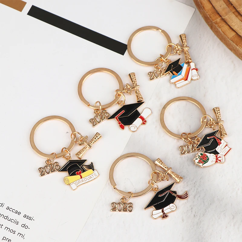 

1 шт. 2026 выпускной брелок с колпачком и дипломом - подарочный кулон на выпускной сезон для подвешивания рюкзака