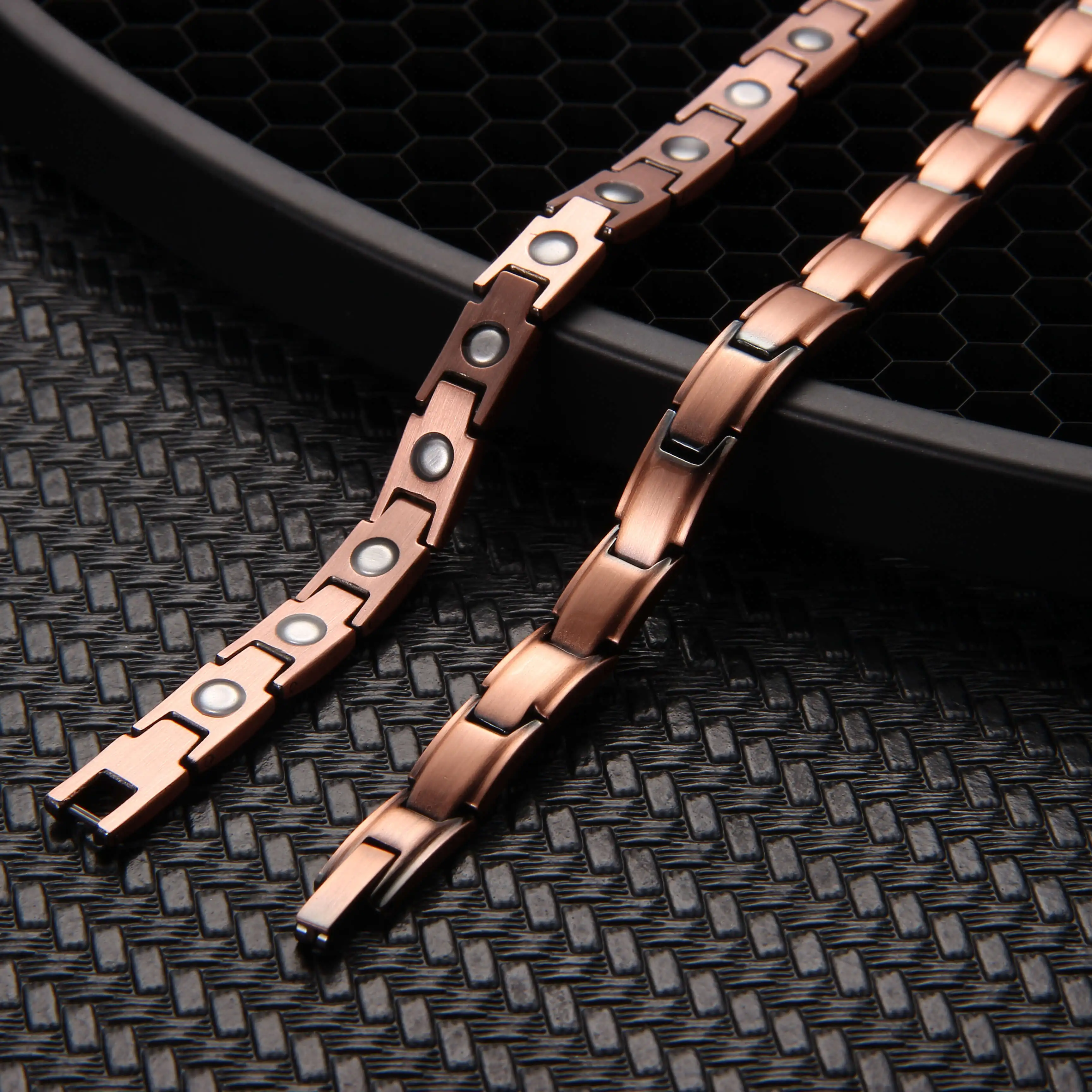 Copper magnetic bracelet Classic chain design Elegant bracelet suitable for family and friends gifts