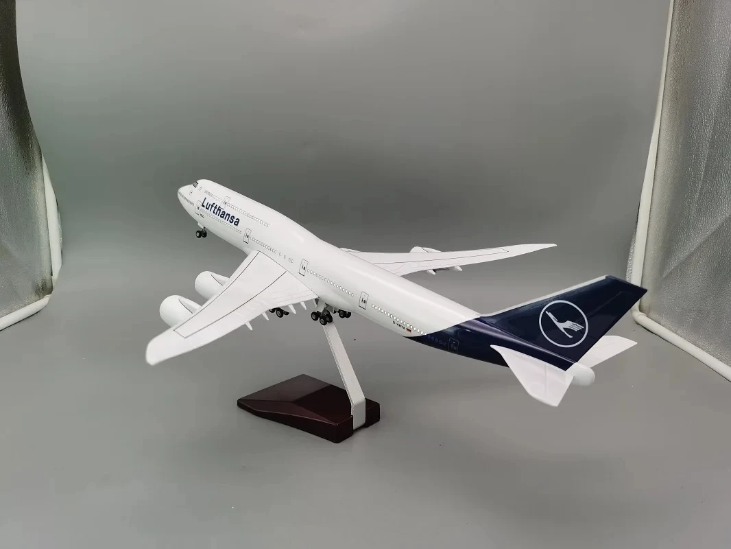 1/150 Scale Diecast Airplanes B747 Lufthansa 2024 New Plane Model with Wheel Landing Gear Collection Plane Presents Gift