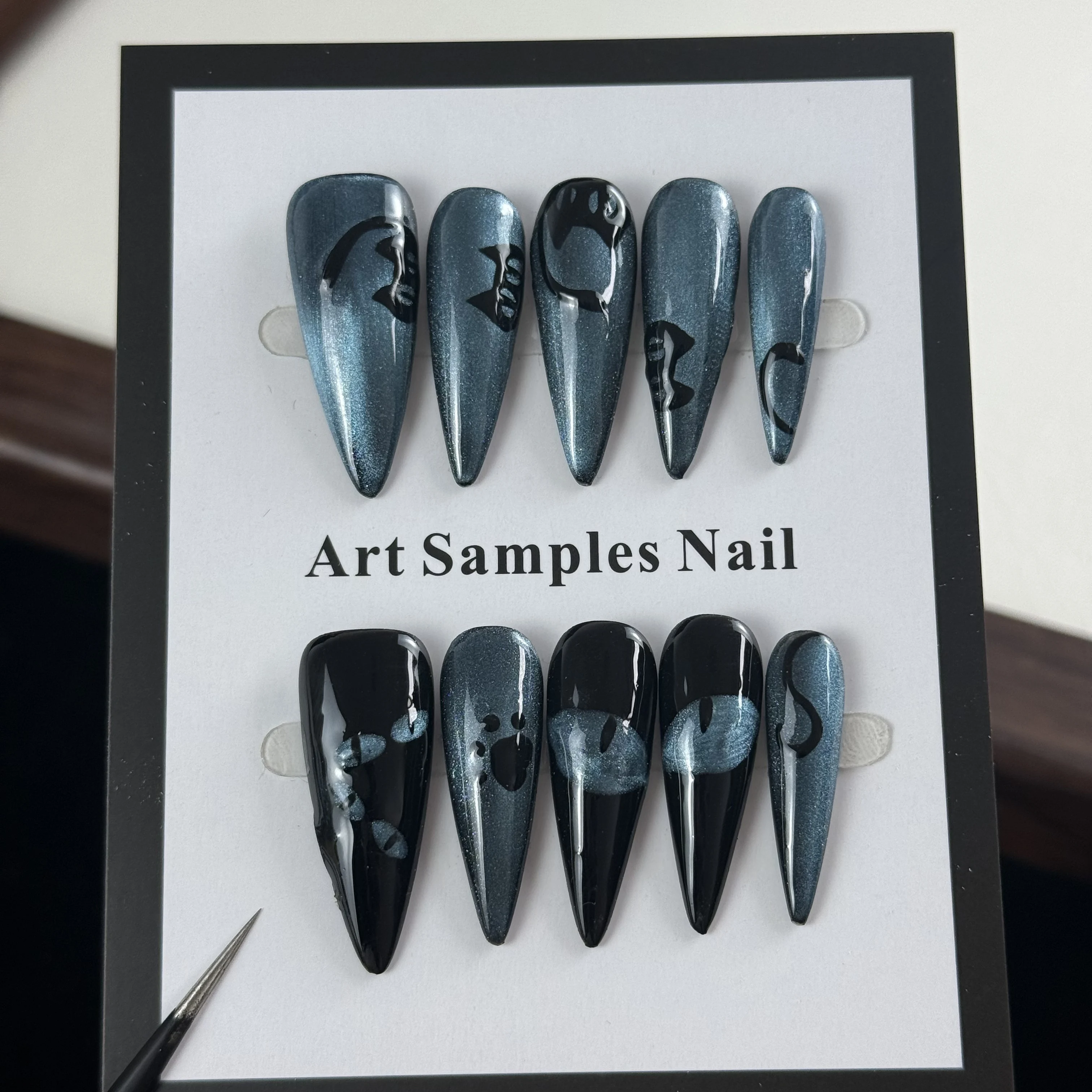 10pcs high-end Dark-themed cartoon style, hand-drawn cat pattern, dazzling gradient blue cat eyes handmade fake nails
