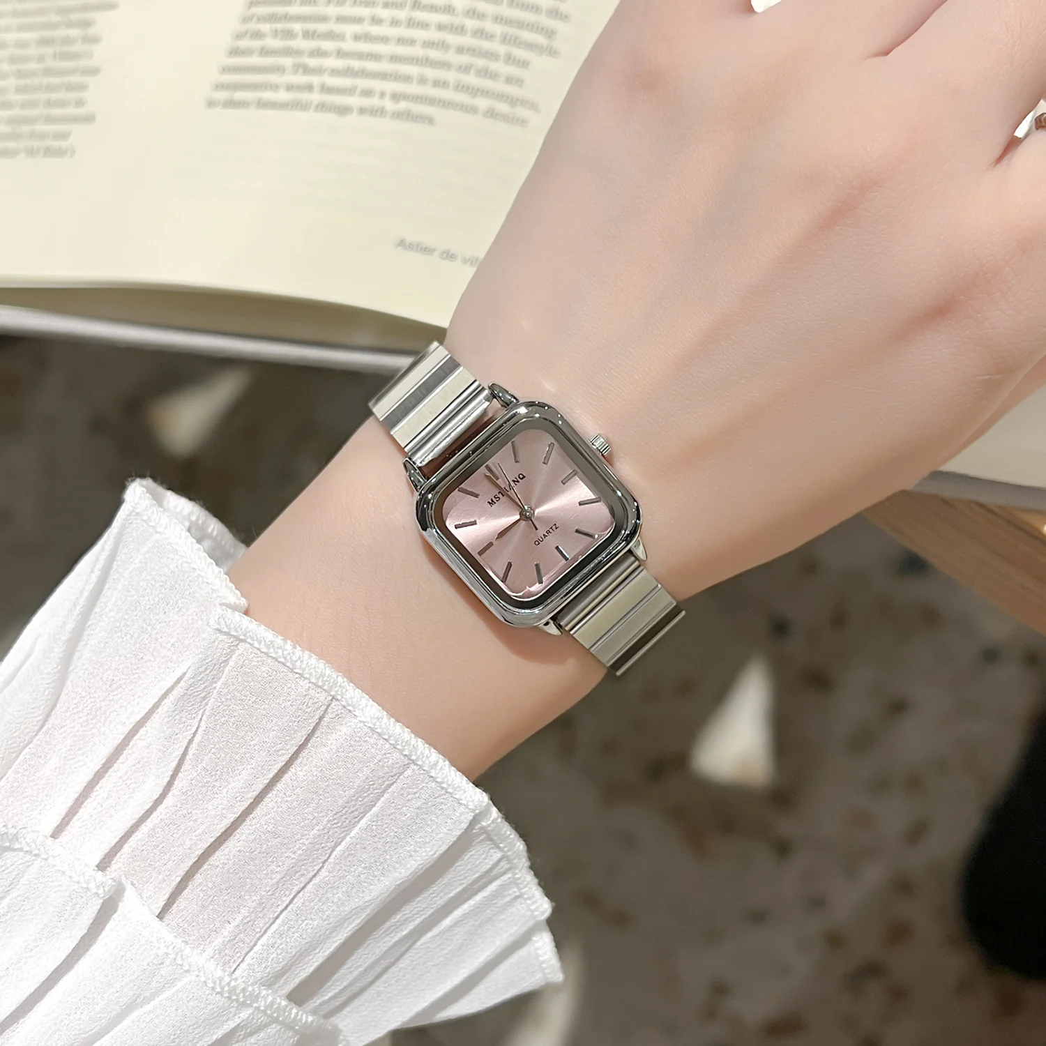 Квадратные часы для женщин; в стиле колледжа; лесная дорогая дорожная экипировка; ретро литературно-художественная свежая и простая