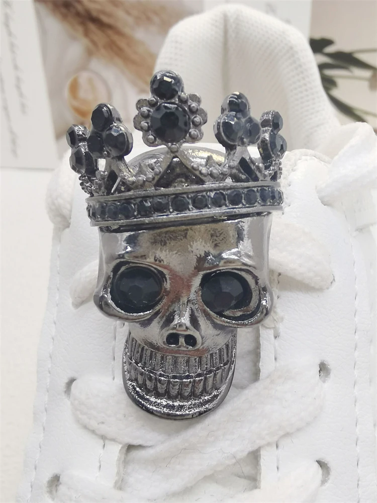 1PC Punk Black Skull Rhinestone Shoelaces Charms Personality Jewelry Buckle Decorations Lace Diy Accessories For Sneakers Boots