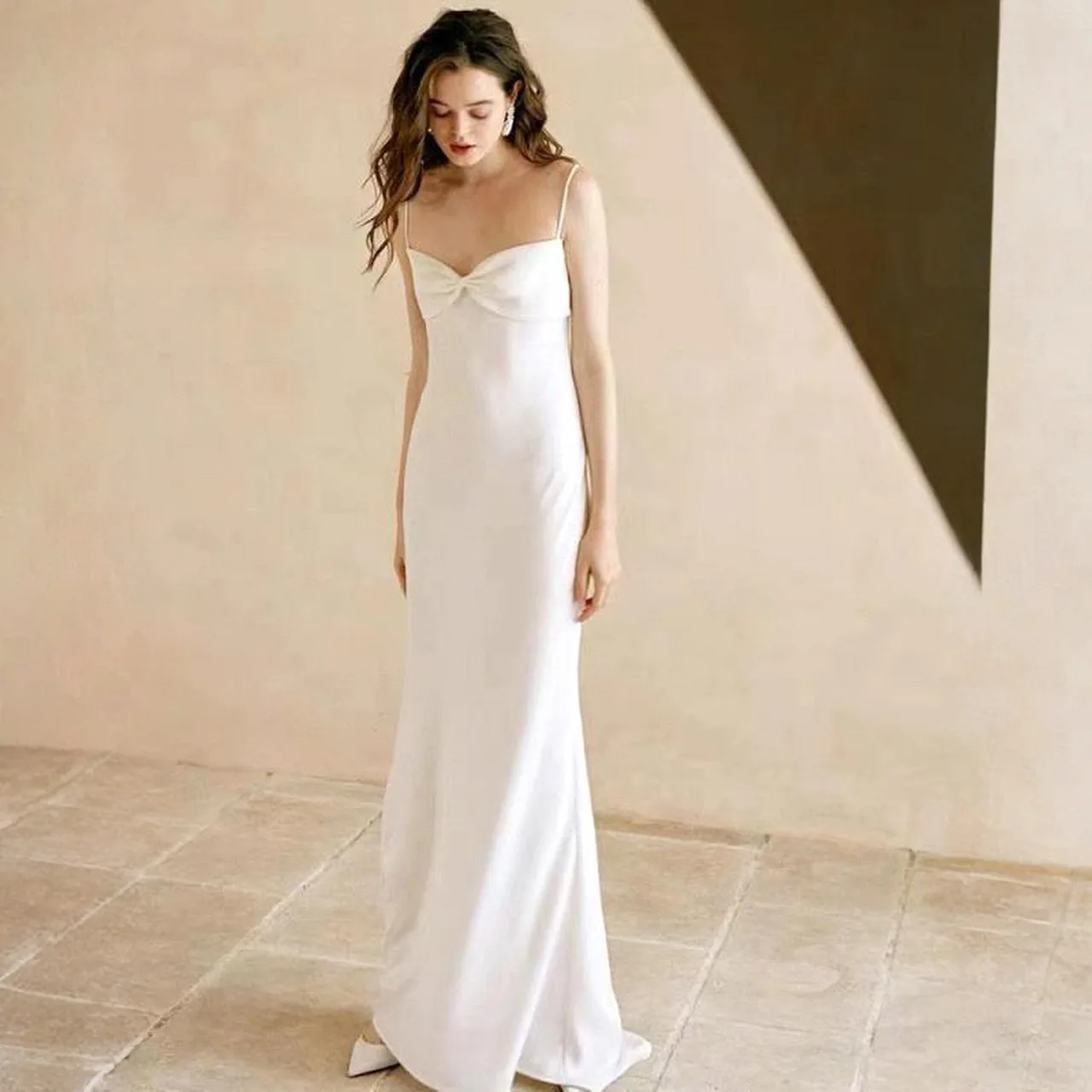 

Elegant Satin Sling Evening Dresses White Spaghetti Straps Bow Neck Backless Straight Long Dress Simple Sheath Bride Vestidos