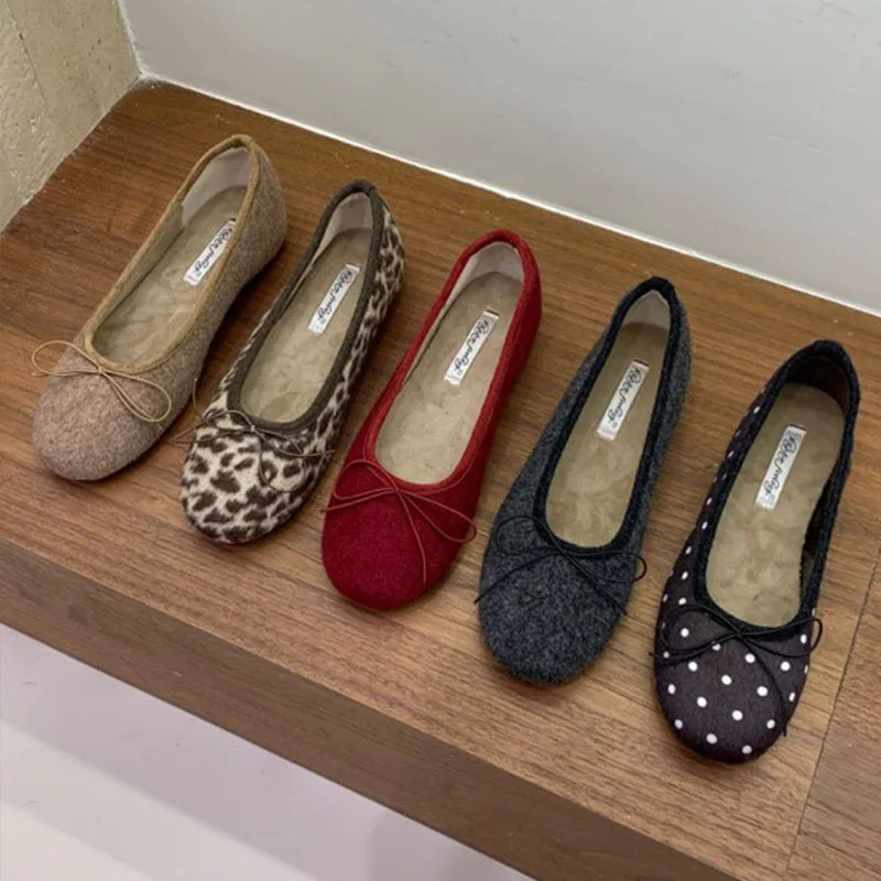 Neue Herbst-Winter-Mode: Pelz-Ballerinas für Damen, warme Slip-On-Schuhe mit runder Zehenpartie, flache Damenschuhe mit Schmetterlingsknoten und Plüschfutter. – Detail 2