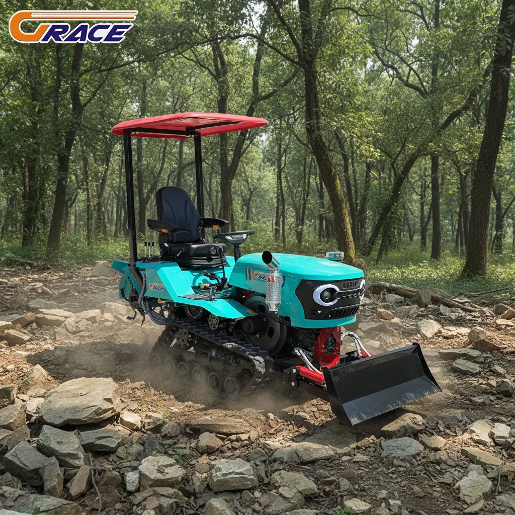 

Компактный гусеничный трактор с навесным оборудованием: роторный культиватор и плуг для сада