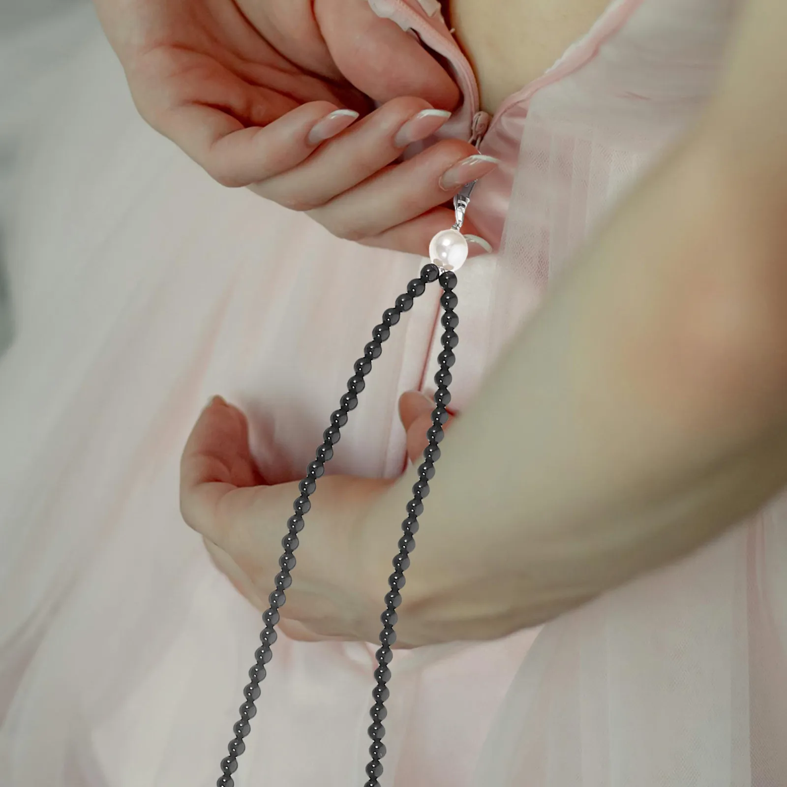 

2Pcs Zipper Puller Helper for Dress Back Zipper Aid Tool Easy to Use in Classic Black White Zip Aid Puller Beaded Chain Zip