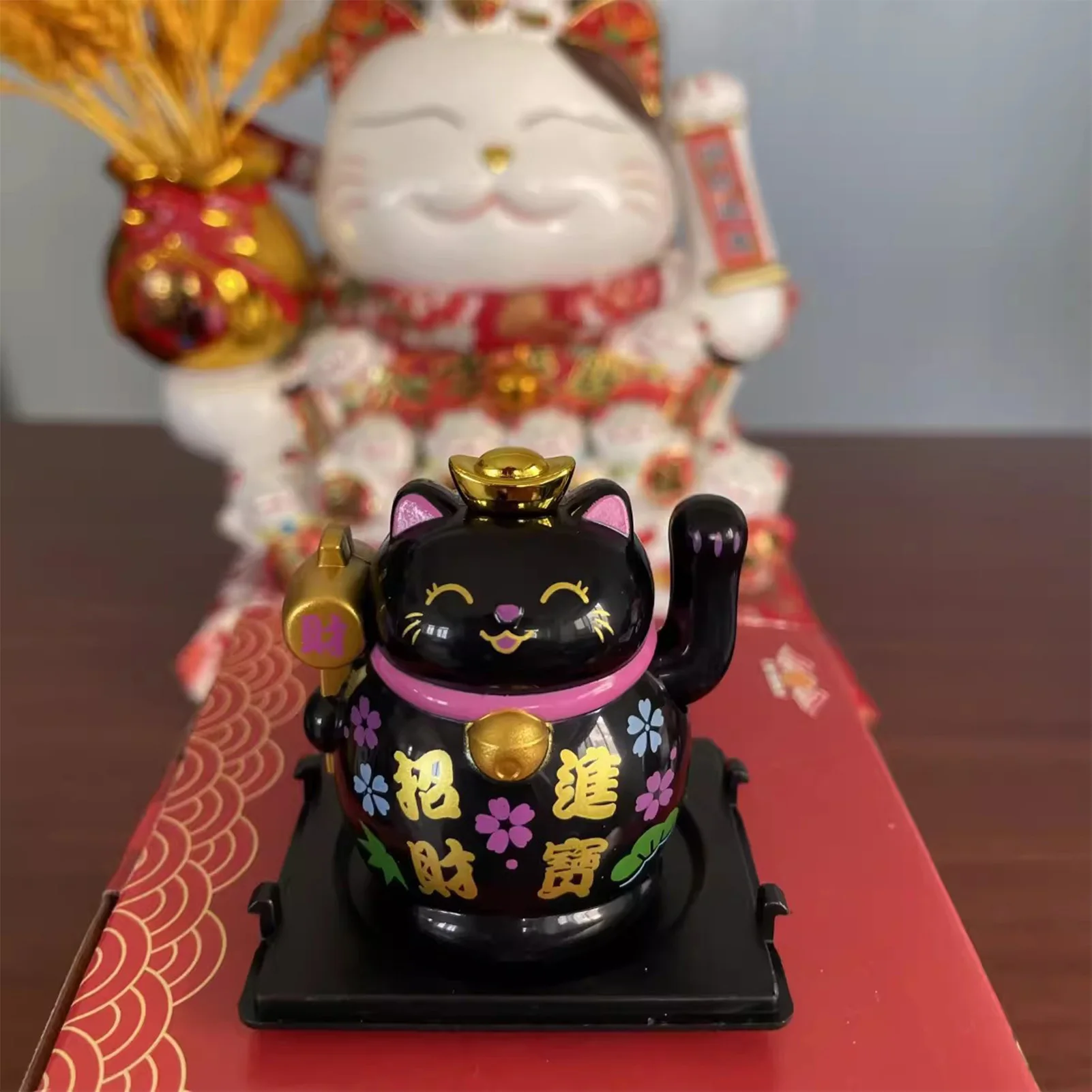Lucky Cat Figurine Solar Automatic Waving Lucky Cat Vivid And Lovely Home Desktop Ornament Suitable For Office Wine Cooler Decor