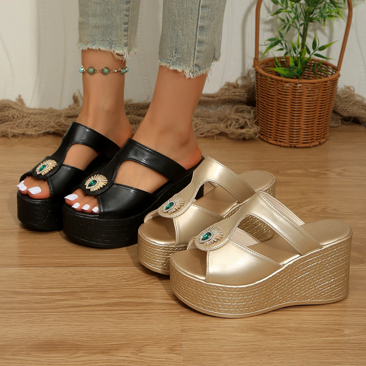 

Новые женские шлепанцы 2026 года: летние, роскошные, для пляжа, уличные, плоские сандалии, трендовые дизайнерские шлепанцы, женские шлепанцы больших размеров