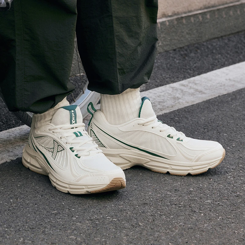 Xtep juechen 6.0-男性用のビンテージスタイルのランニングシューズ,衝撃吸収スニーカー,レジャースニーカー,毎日,春,875119110027, 2025