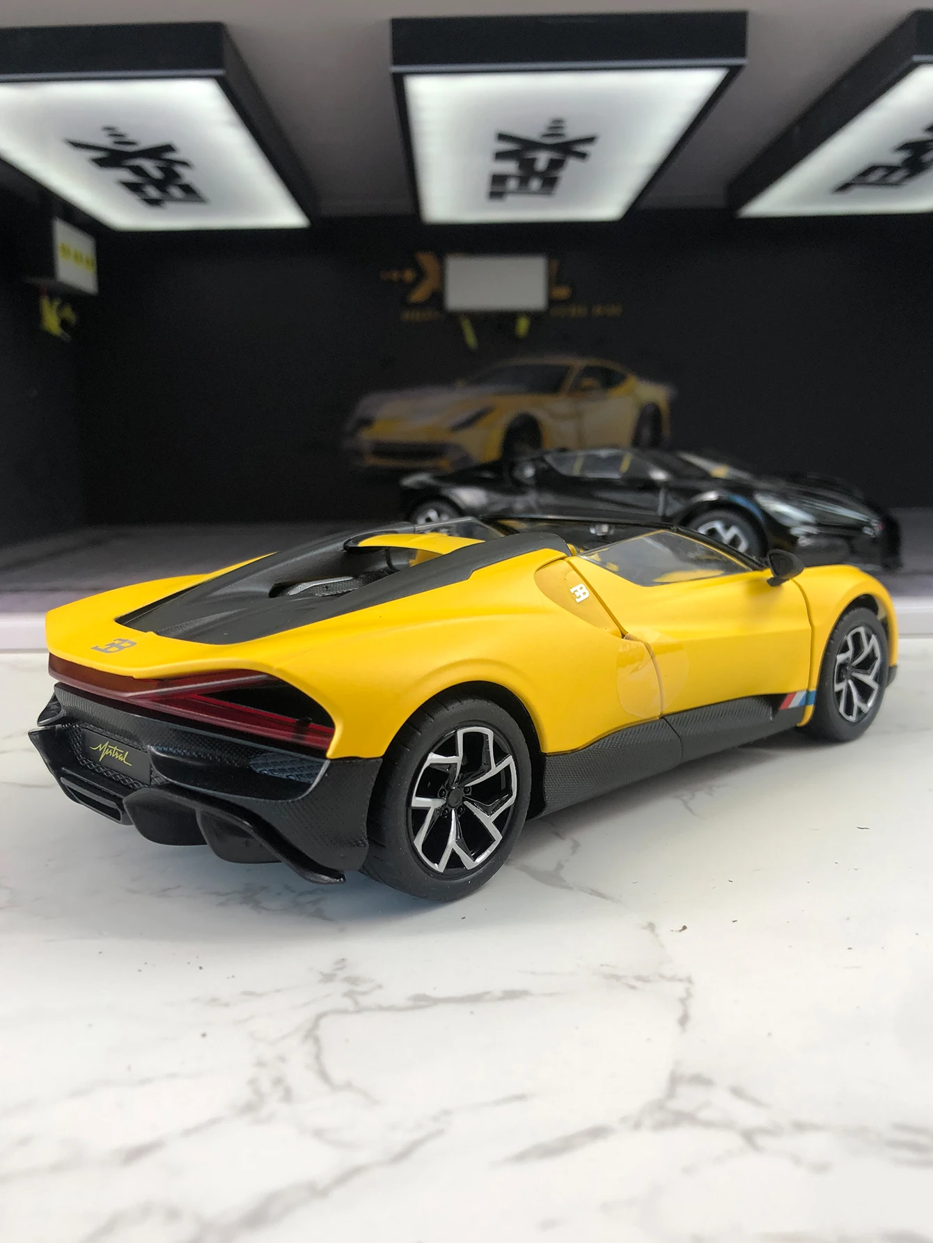 TSC 1:24 simulation zinc alloy Bugatti Mistral model car, static ornament, metal collectible gift car