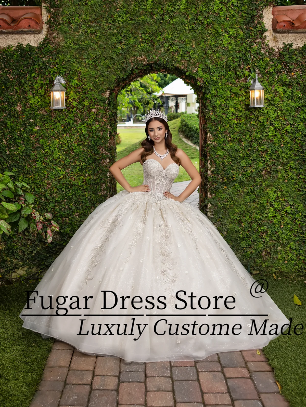 Vestido de quinceañera champán, calcomanía de encaje de flores con cuentas, corsé ajustado largo sin tirantes, falda acampanada, alfombra roja, Vestidos de novia