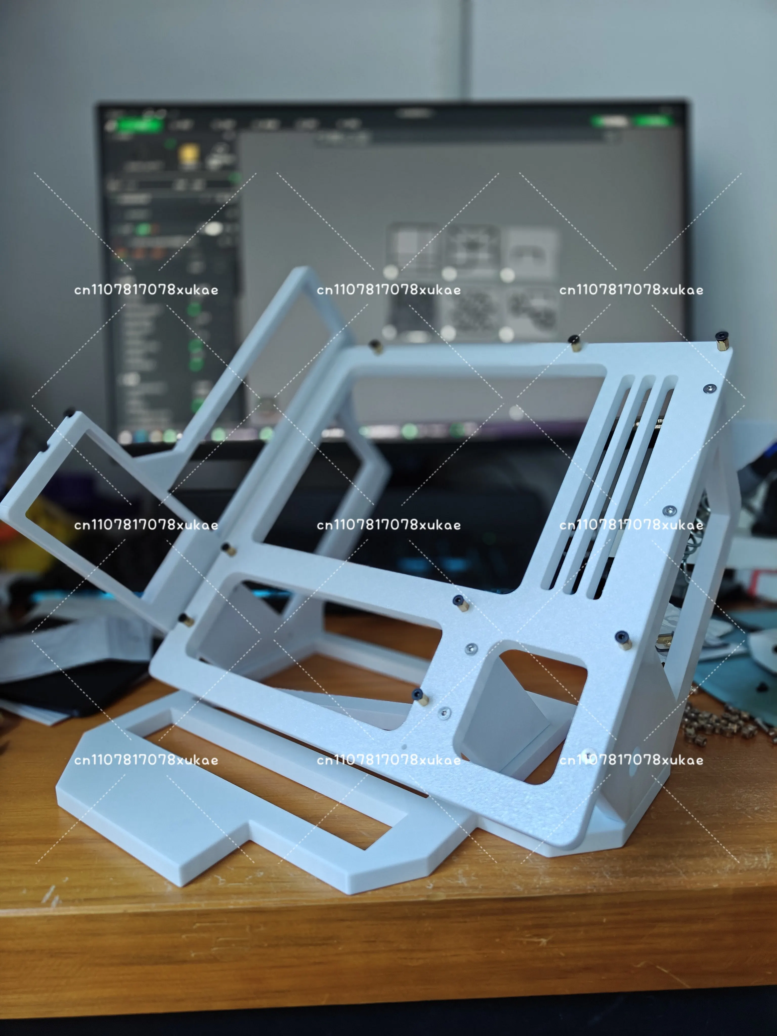 

Корпус для материнских плат ITX/mATX с поддержкой водяного охлаждения