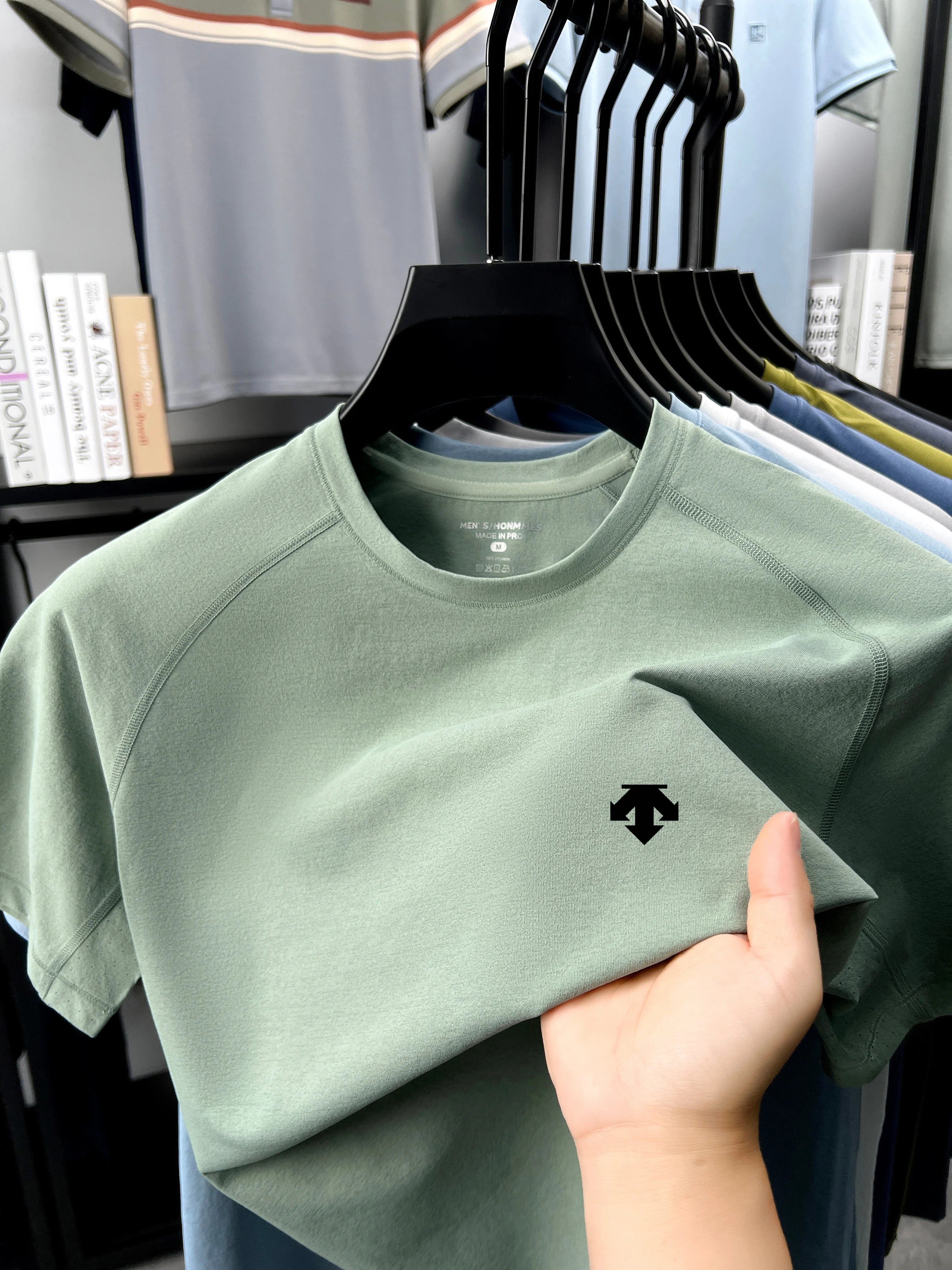 2026 new men quick drying round neck Tshirt fashion sports top summer comfort breathability moisture absorption sweat wick
