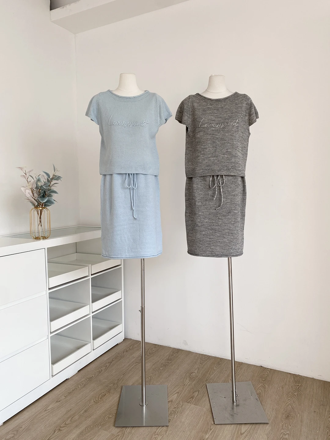 

Spring 2026 Lazy Style round Neck Short Sleeve Knitted Shirt Slimming Hip Covering Midi Skirt Two Piece Set Women's Fashion