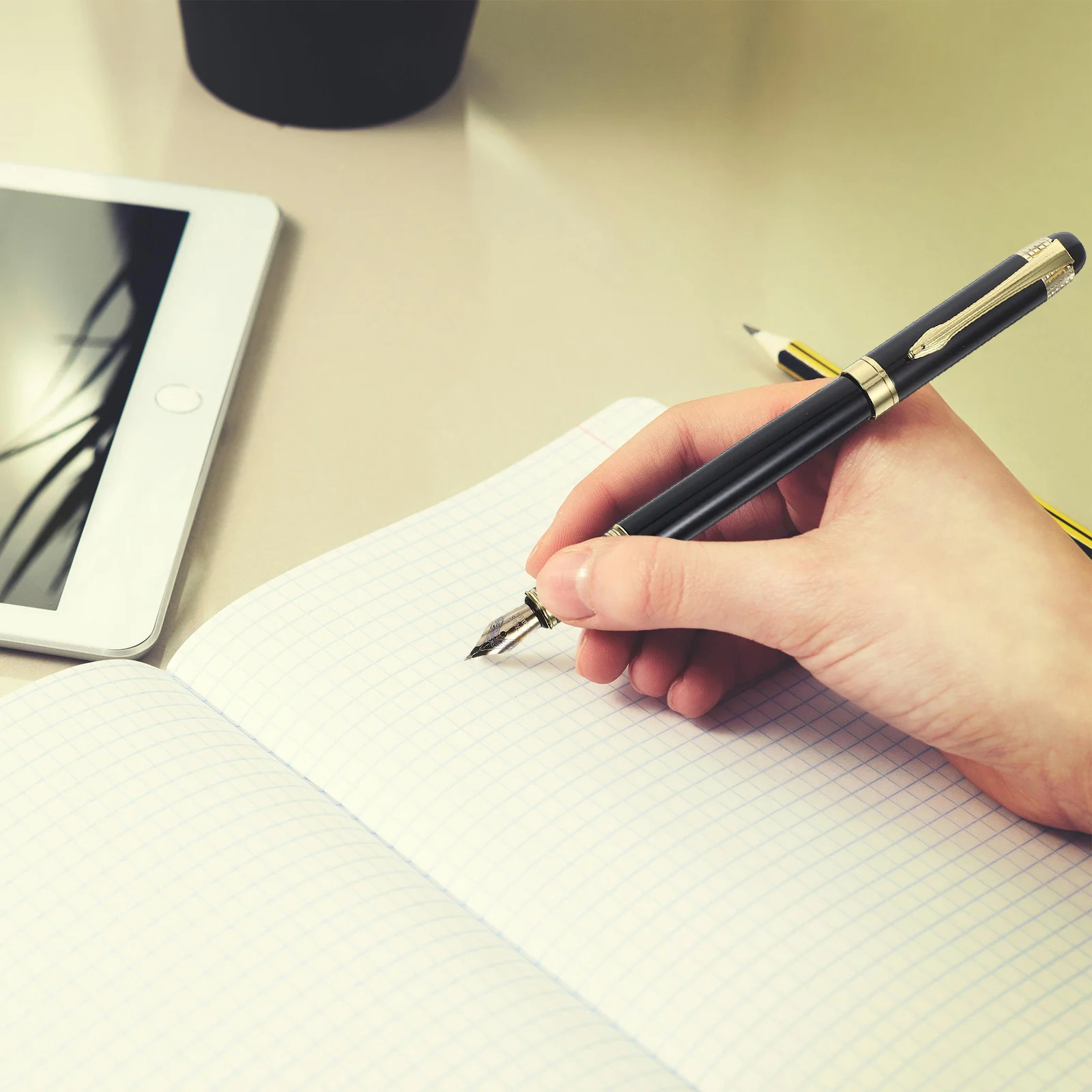 

Refillable Metal Fountain Pen Fine Nib Graduation Business Professional Smooth Writing Pens Elegant Design for School Office Use