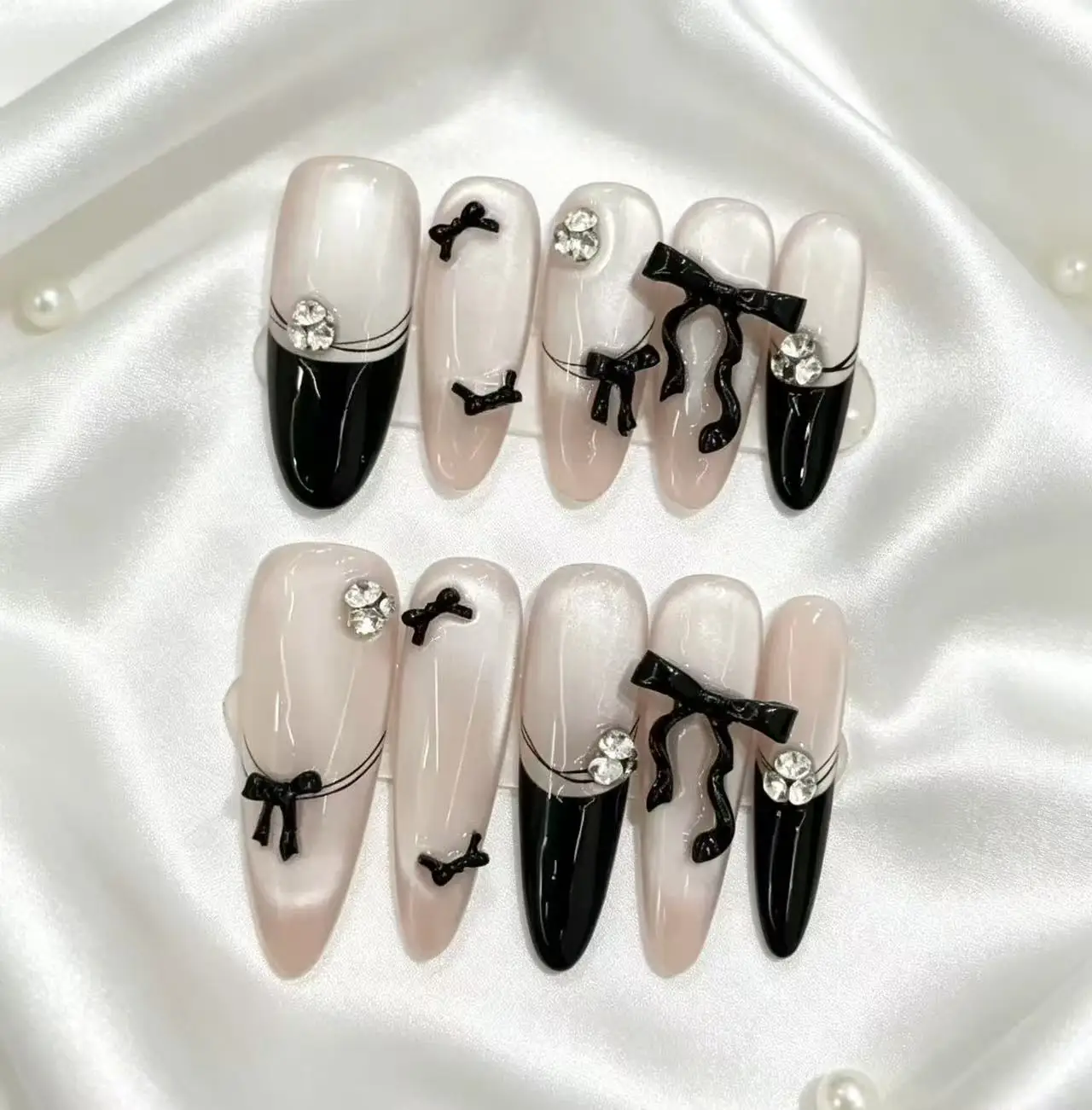 Nude Black French-Style Black Bowknot Press-On Nails, 10-Piece Set, Semi-Transparent Nude Pink Jelly Nail Surface, with Delicate Cat-Eye Shine, Soft and Natural Transition, Suitable for Commuting, Workplace, Date Afternoon Tea, Mature and Elegant Style, Korean Sweet-Cool Style, Everyday Wear for Rich Girls, Birthday Photo Shoot Look.
