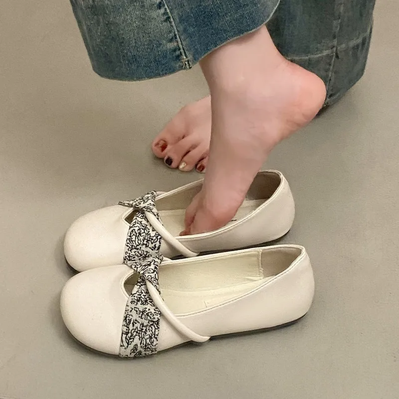 2025年秋新作 ソフトソール レディース フラットシューズ リボン飾り レトロ ラウンドトゥ スリッポン ローファー 多用途 通勤靴 女性用