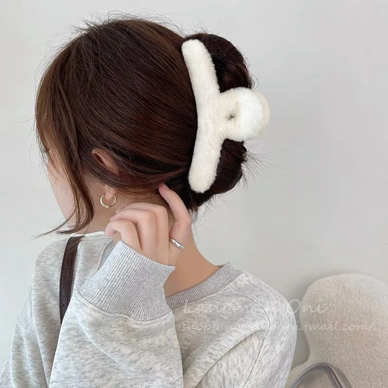 Korean Style Plush Autumn Winter Hair Claw Women Elegant Faux Fur Hairpins Barrette Crab Headwear Hair Clip Accessories Female