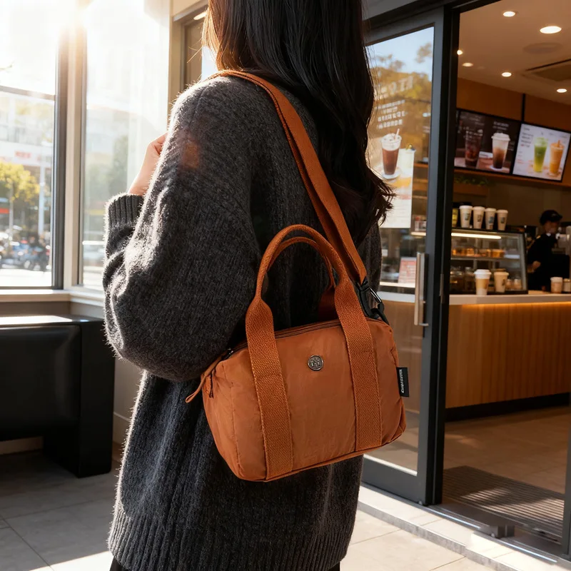 

New large capacity crossbody backpack, fashionable women's shoulder bag, lightweight and waterproof nylon cloth bag, versatile