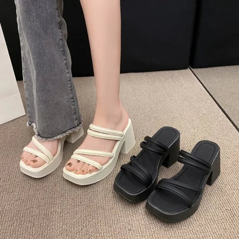 Slippers Casual Rivet Shoes Woman 2024 Heeled Mules Pantofle Rubber Flip Flops Luxury Summer Soft High New Hawaiian Metal Decora