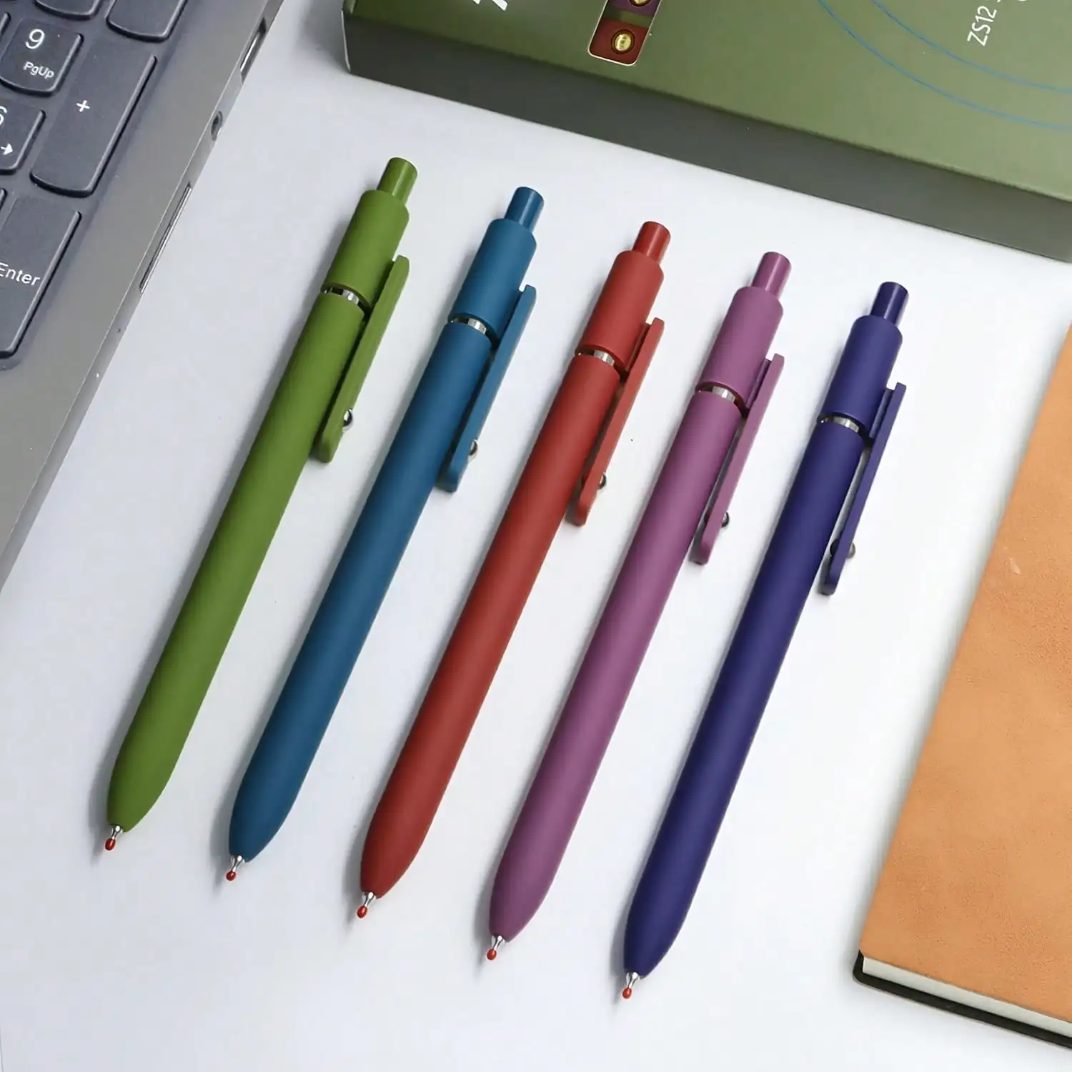 12 Pieces Retro Gel Pen, 0.5mm Black Ink, Fine Tip, Smooth Writing, Comfortable Handle, High Quality Metal Clips, Retractable