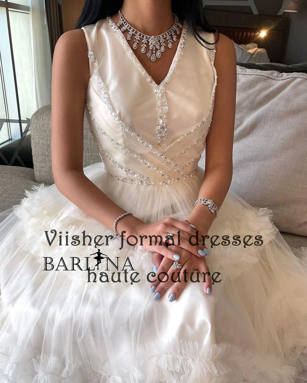 White Arabic Dubai Evening Dresses for Women Sequins Beads Satin V Neck Prom Dress Floor Length A Line Formal Party Gowns