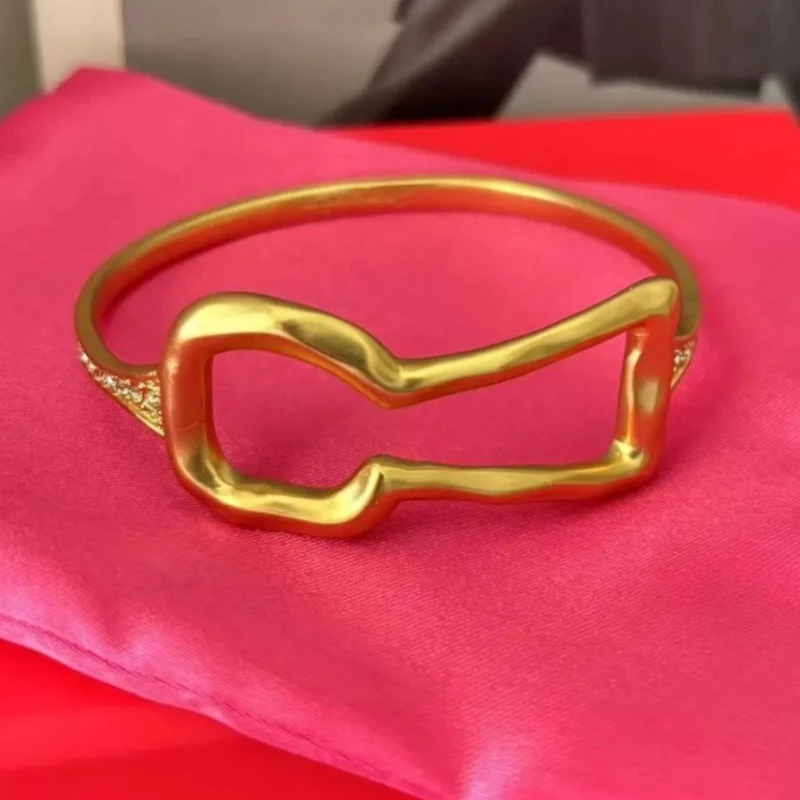 Europe America Fashion Gold Plated Brass Lock Buckle Bracelet Women Designer Brand Jewelry