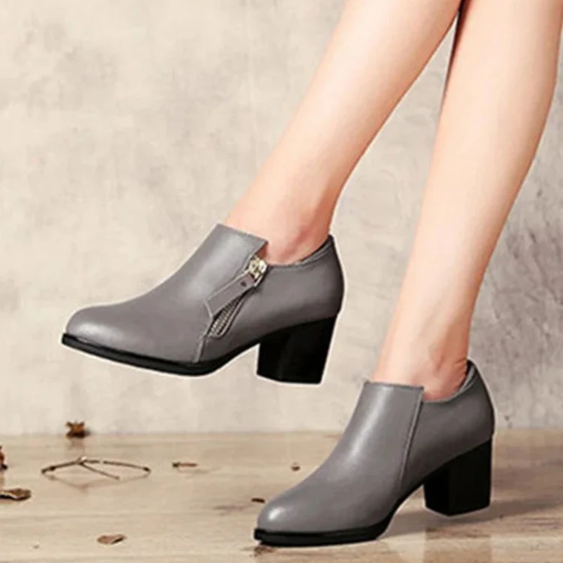 أحذية جلدية أصلية لربيع وخريف أحذية فردية جديدة ذات فم عميق من جلد البقر سميكة مع مقاس كبير 35-42 من الأحذية