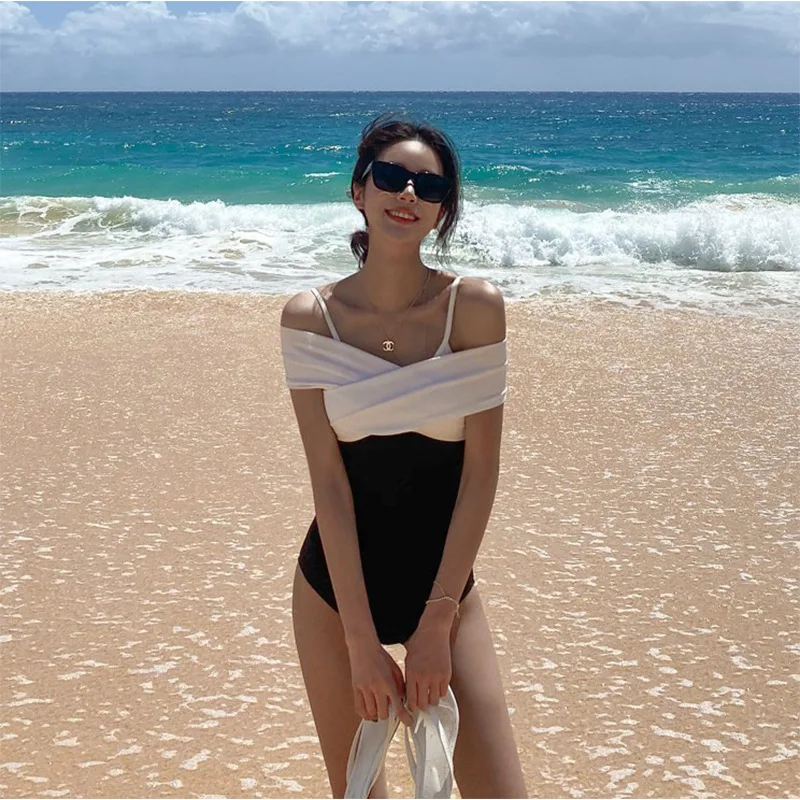 Рисунок 2 - Цельный купальник с открытой спиной