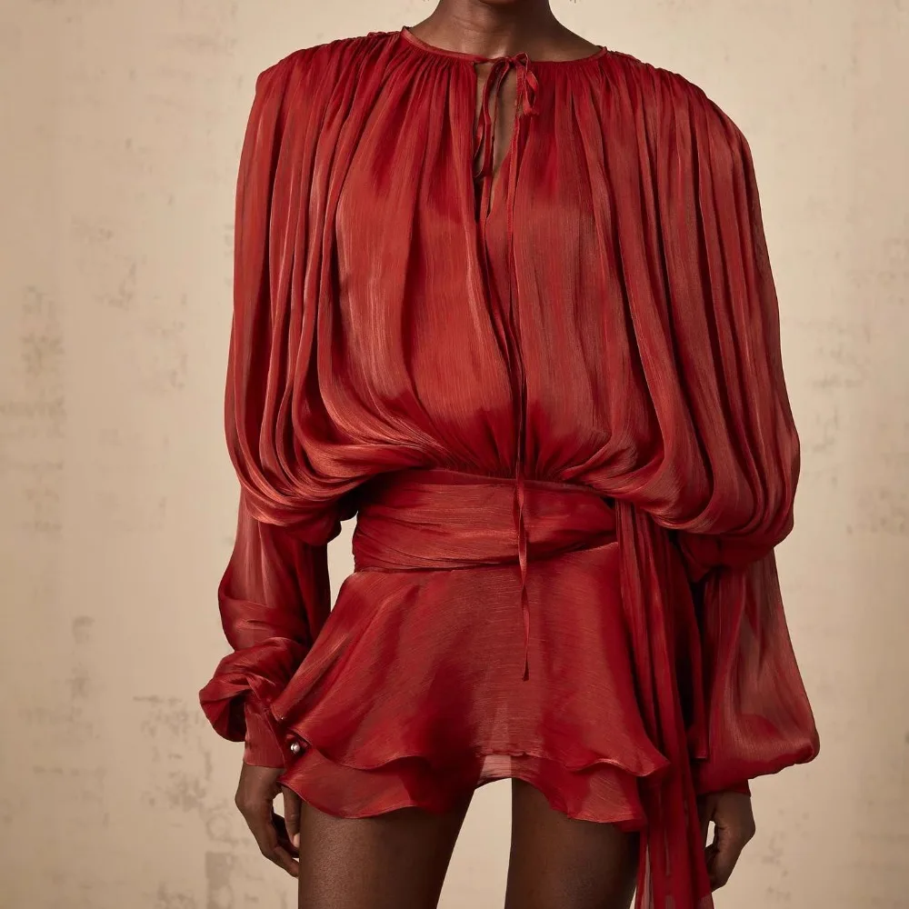 ชุดเดรสแขนพองสไตล์ฝรั่งเศสพร้อมเชือกผูก ชุดเซ็ต 2 ชิ้น แขนทรงโคมเอวสูงจับจีบหรูหรา พร้อมเสื้อซีทรูและกางเกงขาสั้น