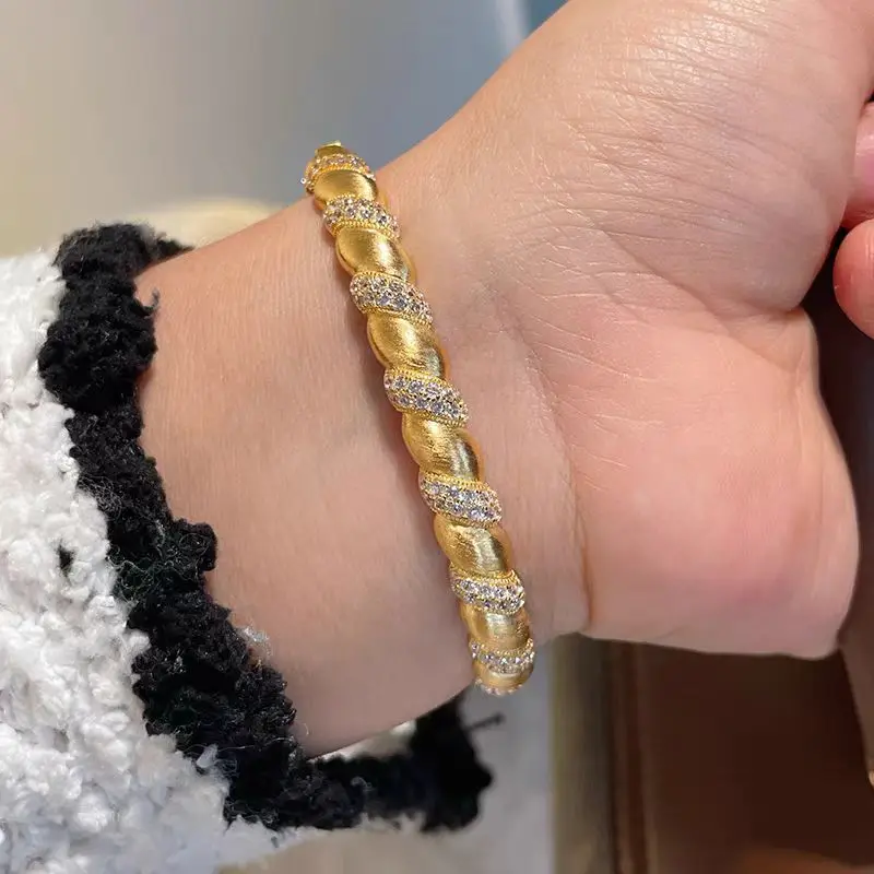 Vintage Palace French Light Luxury Ancient Money Wind Fried Dough Twists Winding Brushed Rotating Lace Diamond Bracelet