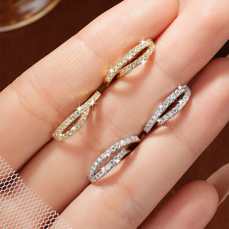 Rrjzz D-Color Lab Created Diamond Huggie-Ohrringe, doppellagige, versetzte Kreuz-Moissanit-Creolen für Damen, Schmuckgeschenke – Detail 15