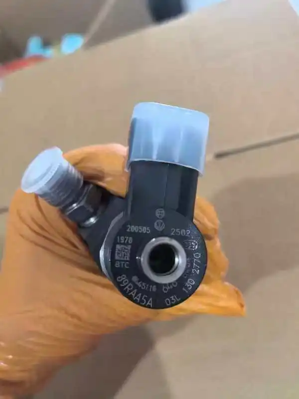 Common Rail Fuel Injector 0445110369 for VM AMAROK for bosh