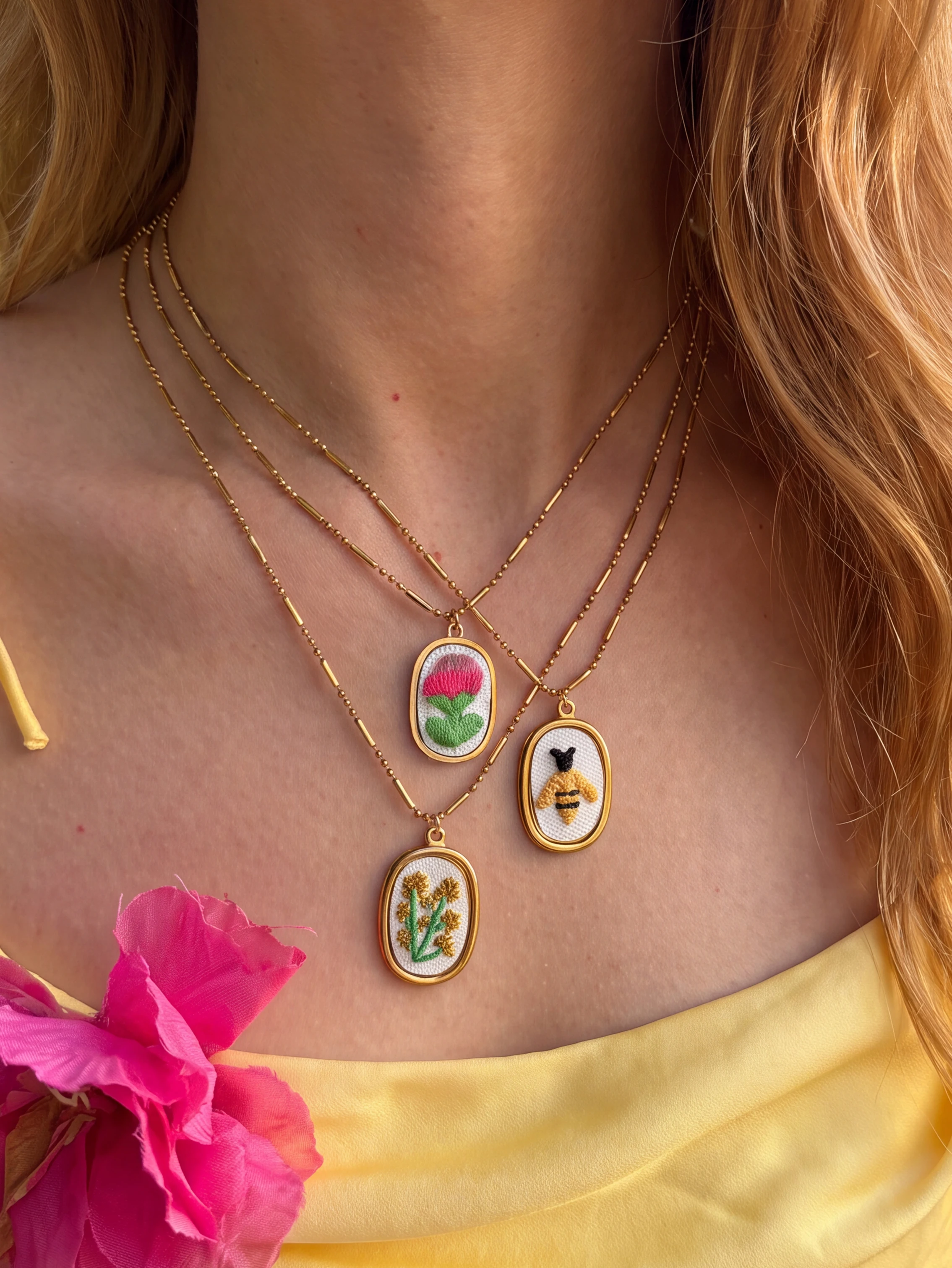 GHIDBK Stainless Steel Metal Embroidery Flower Bee Craft Pendant Necklace Women's Geometric Wedding Party Daily Jewelry Gift