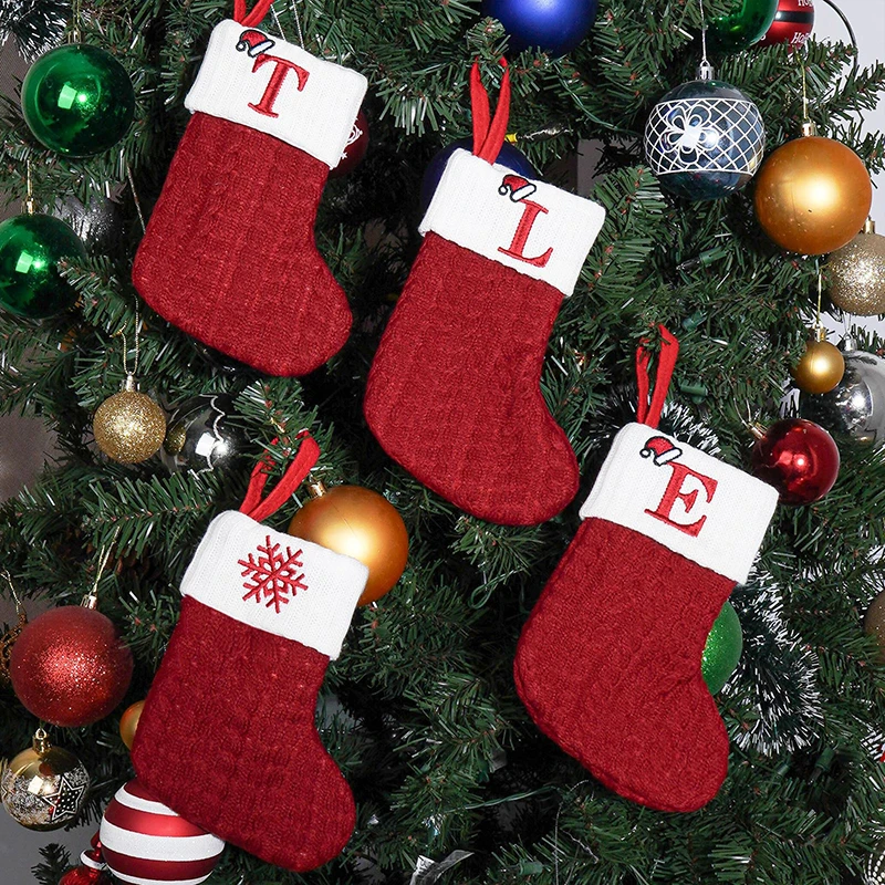 Calcetines de punto rojos del alfabeto de Navidad, adornos de árbol de Navidad, decoraciones navideñas, regalo de celebración feliz, 2024 ﻿