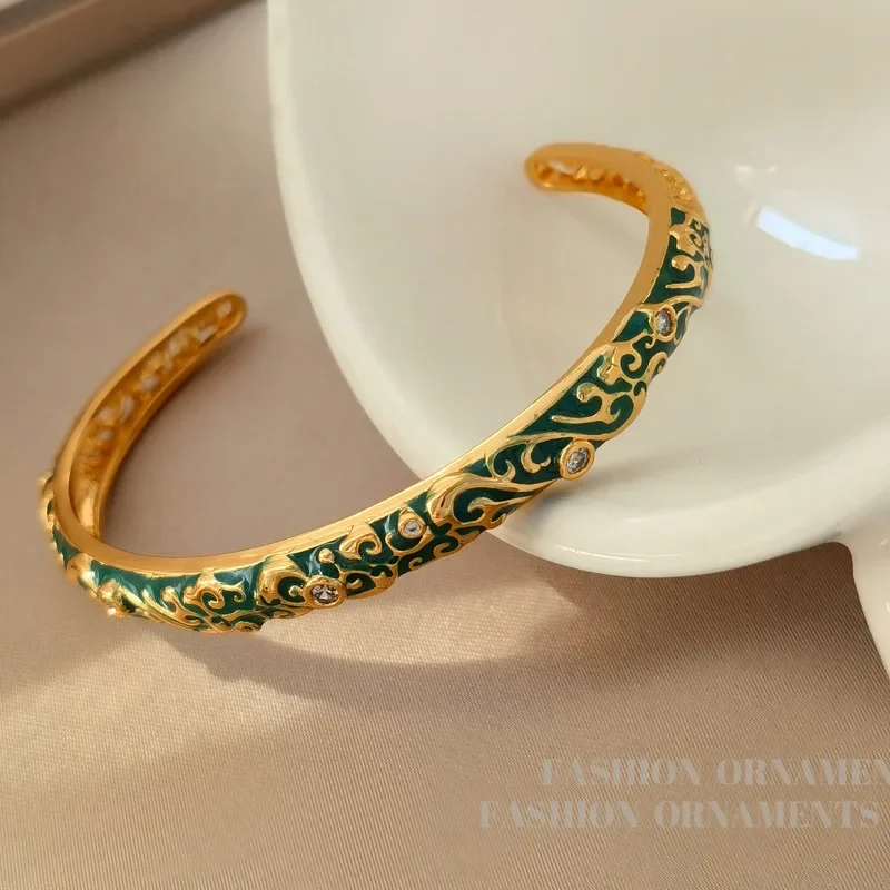 

Luxury Jewelry Original Vintage Hollow Flower Design Bracelet Female Gold-plated Opening Cuff Bangles Accessories