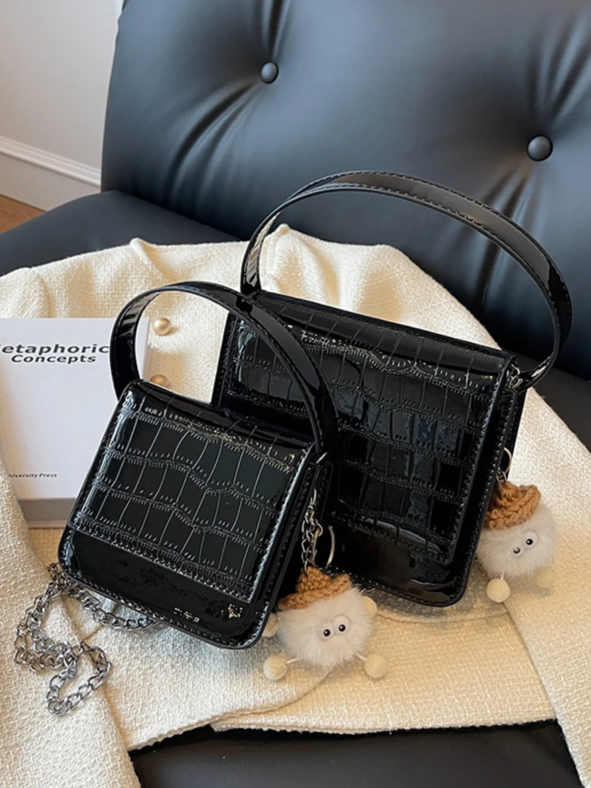 

Niche Design Bags 2023 New Women's Bags Popular Hot Sale Chain Messenger Bag Mini Square Bag