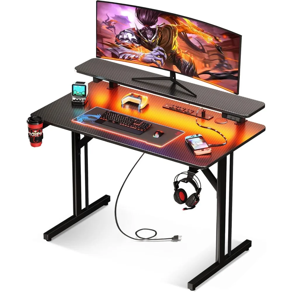 Pequena Mesa de Jogos com Luzes LED e Tomadas, Mesa Gamer com Prateleira Monitor, Textura De Fibra De Carbono