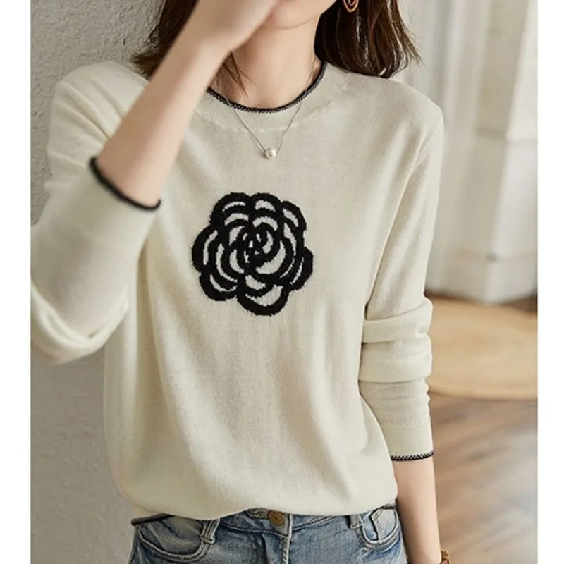 Mode Effen Kleur Borduren Bloemen T-shirt Vrouwen Kleding 2022 Herfst Nieuwe Losse Ongedwongen Truien All-Match Koreaanse Tee shirt