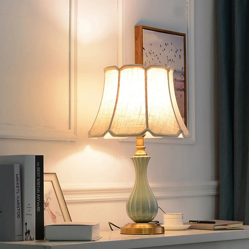 

American Style Ceramic Desk Lamp European Hotel Villa Bedroom Desk Lamp Minimalist Creative Bedside Decorative Lighting Fixture