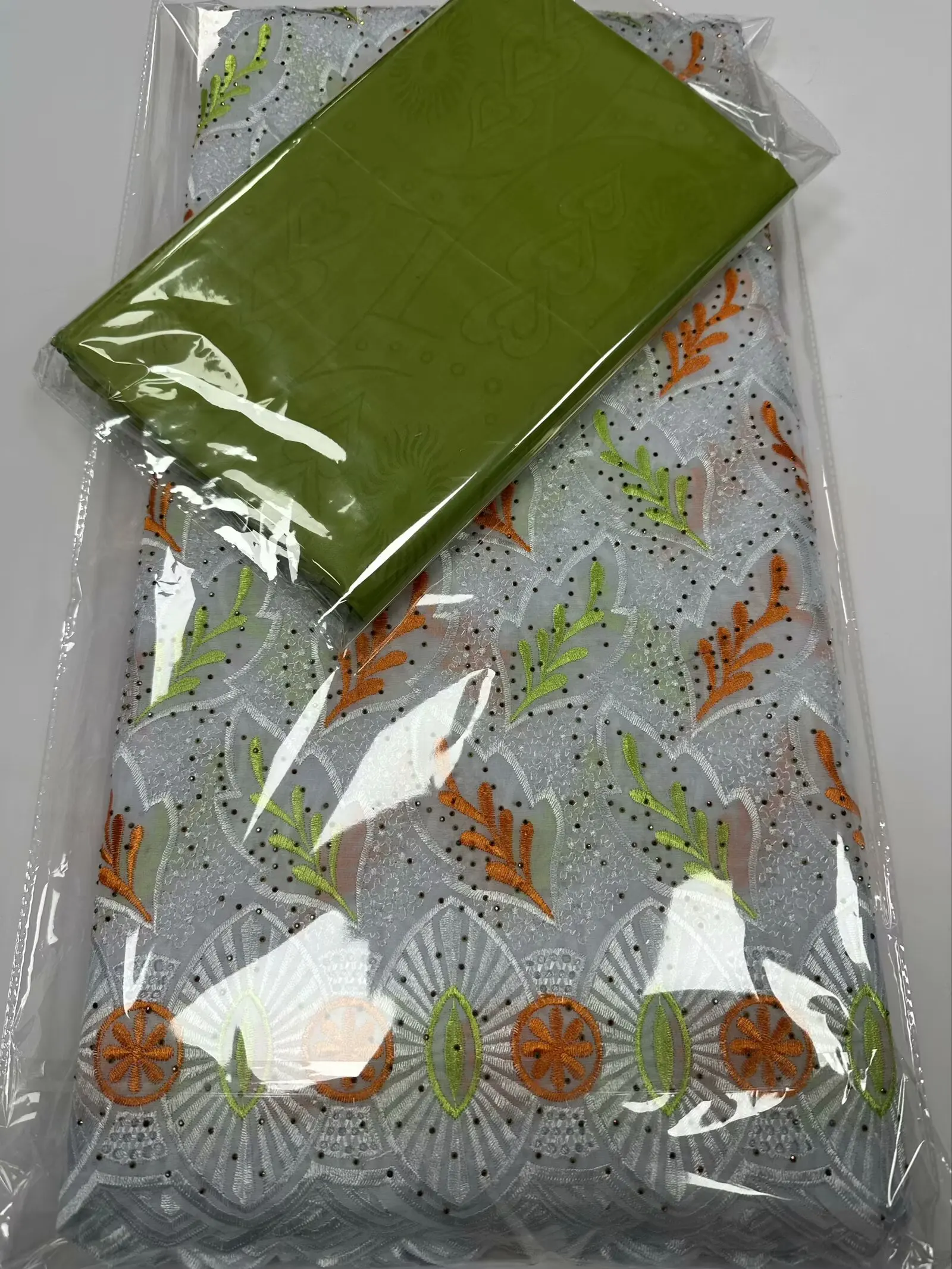 

Новое поступление 2025 года с камнями, хлопковая африканская швейцарская вуаль, кружевная ткань 5 + 5 ярдов, африканская восковая ткань для шитья вечерних платьев