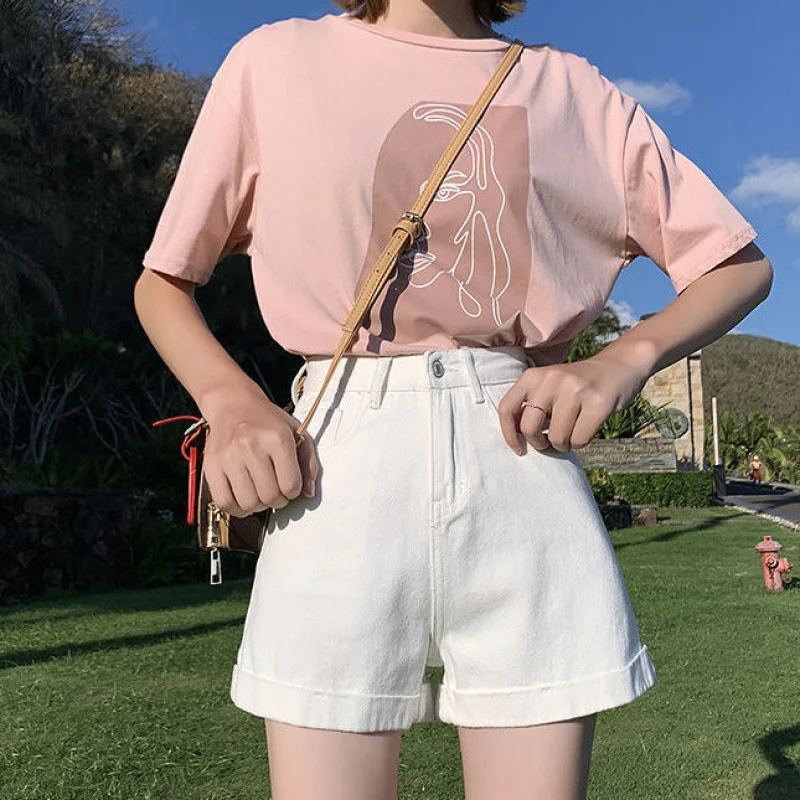 

Белые джинсовые шорты для женщин, летние шорты с высокой талией и подвернутым краем для ношения поверх одежды. Новая модель 2021 года, эффект похудения.