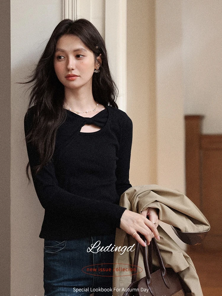 

ALXNAN Women's Knitted Top with Crossed Bow Detail Regular Shoulder Fit Round Neck Female Clothing Long-sleeve Pullover L57260