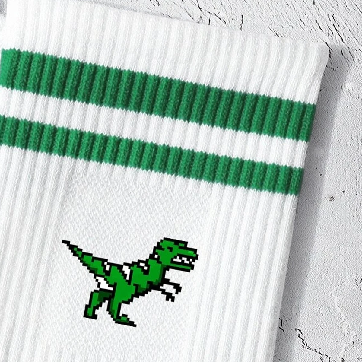 Men and women green striped cartoon dinosaurs cute comfortable socks, breathable sweat absorption deodorant Crew Socks