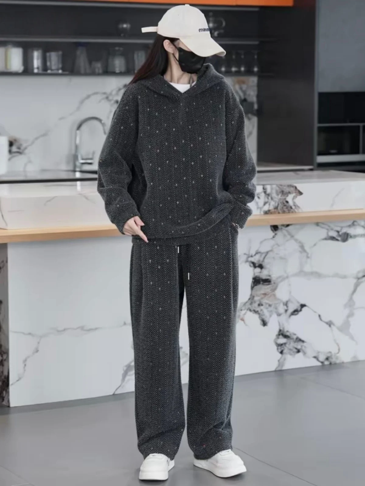 

Осенне-зимний бархатный повседневный комплект Thiened для мужчин и женщин, высококачественная толстовка с капюшоном, длинные брюки, комплект из двух предметов, моющийся, удобный...